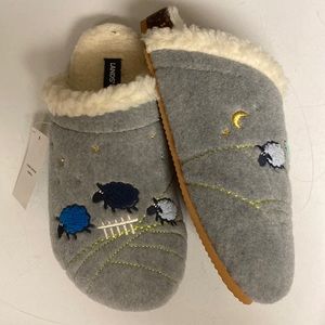 Lands’ End Gray Counting Sheep Slippers Size 7B